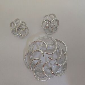 SARA COVENTRY SILVER TONE SET BROOCH AND EARRINGS